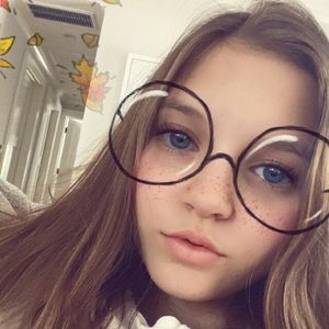 Meet your Posher, Adeline